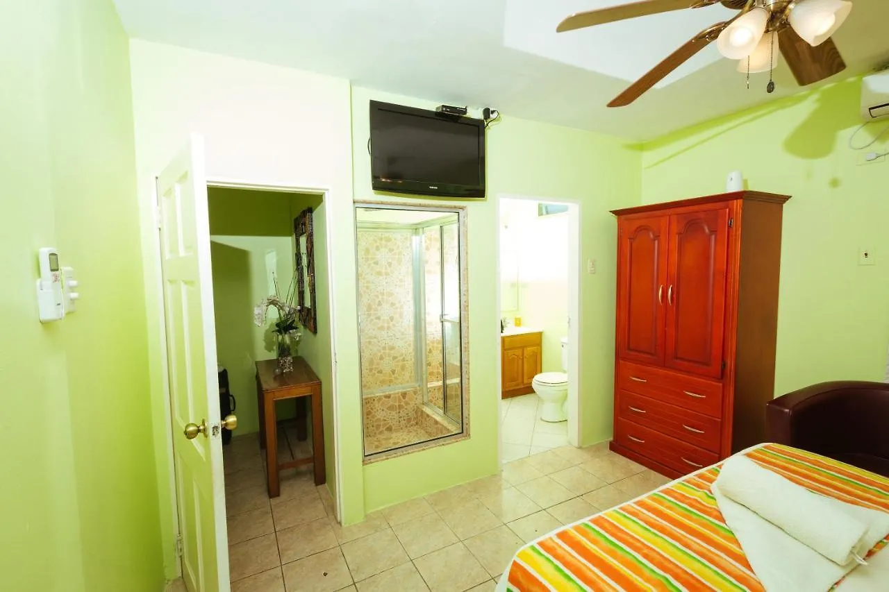 *** Aparthotel Beverly'S Oasis Suites Scarborough Trinidad And Tobago
